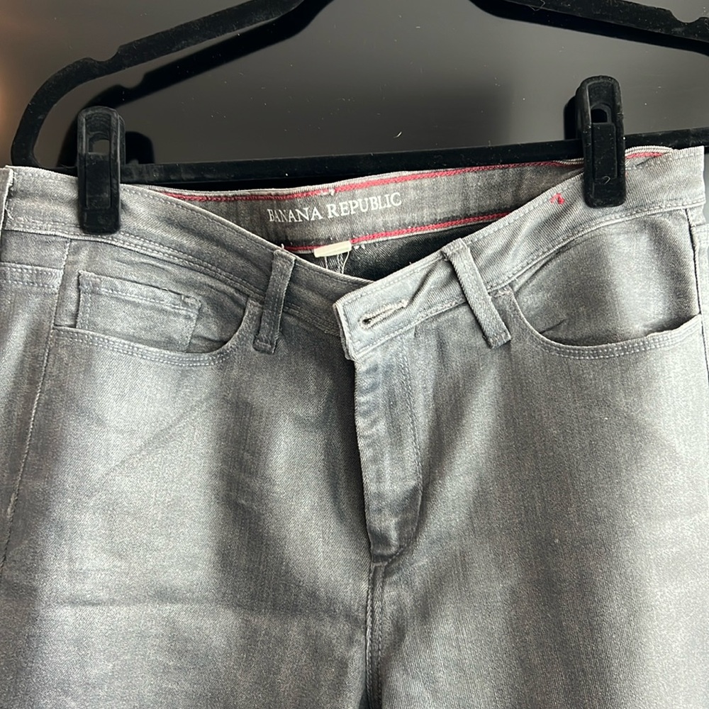 Barely worn. Banana Republic grey satiny jeans. Size 31. Vintage style.